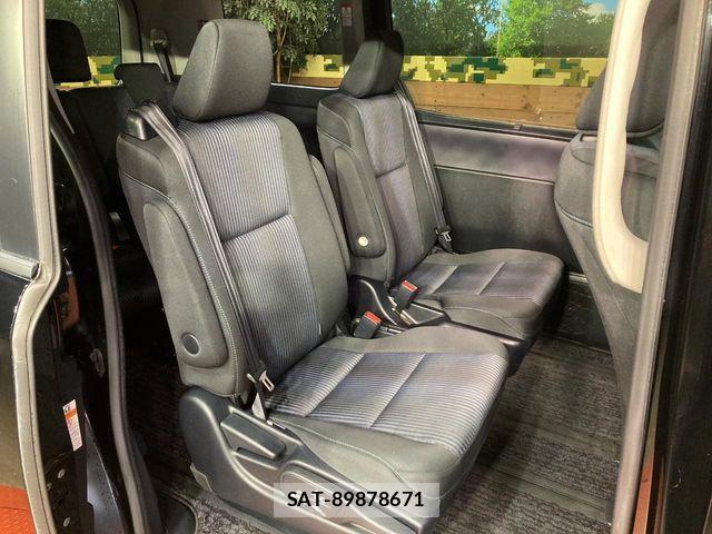 Toyota VOXY 2016-12 7271606-8