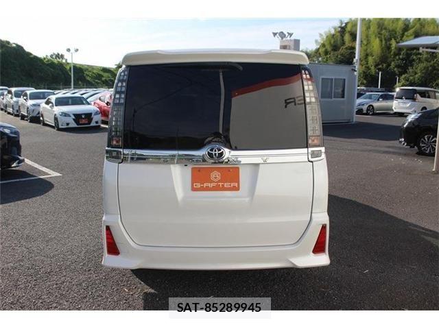 Toyota VOXY 2015-08 7331076-11