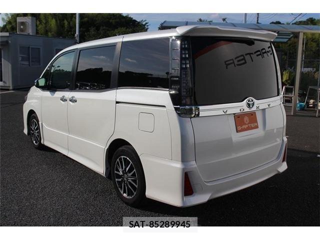 Toyota VOXY 2015-08 7331076-12