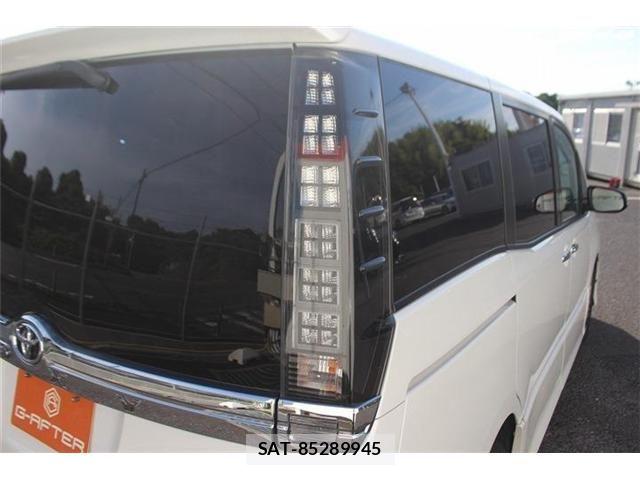 Toyota VOXY 2015-08 7331076-20