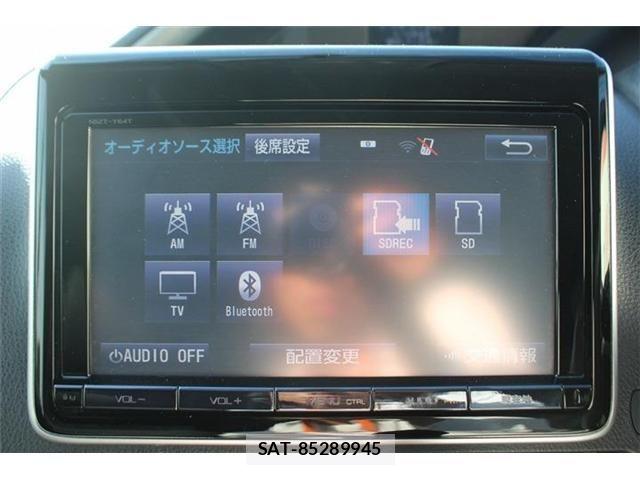 Toyota VOXY 2015-08 7331076-3