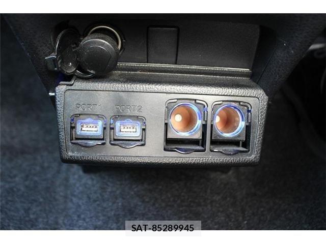 Toyota VOXY 2015-08 7331076-4