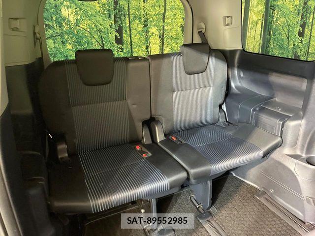 Toyota VOXY 2015-10 7331084-9