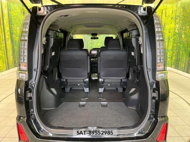 Toyota VOXY 2015-10 7331084-10