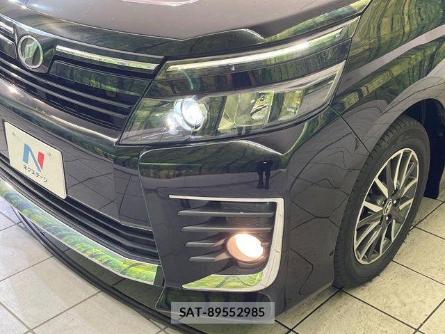 Toyota VOXY 2015-10 7331084-12