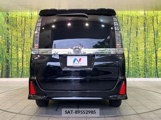 Toyota VOXY 2015-10 7331084-15