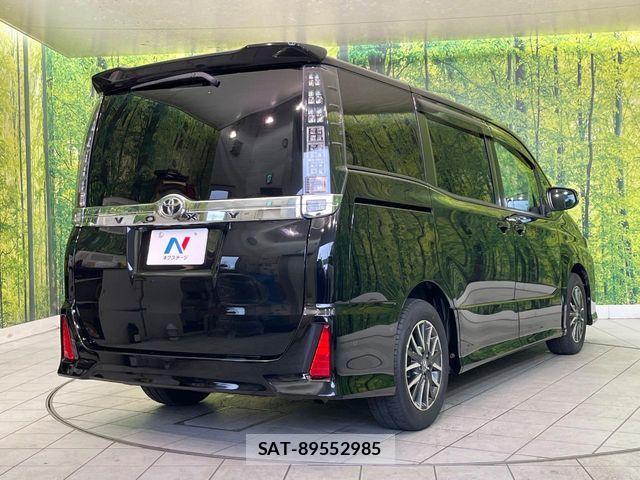 Toyota VOXY 2015-10 7331084-17