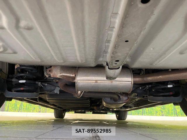 Toyota VOXY 2015-10 7331084-19