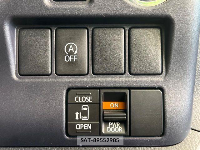 Toyota VOXY 2015-10 7331084-4