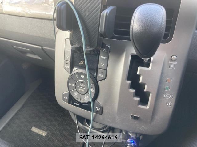 Toyota VOXY 2008-02 7331123-22