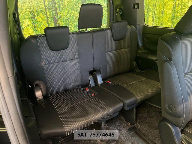 Toyota VOXY 2018-05 7331057-9