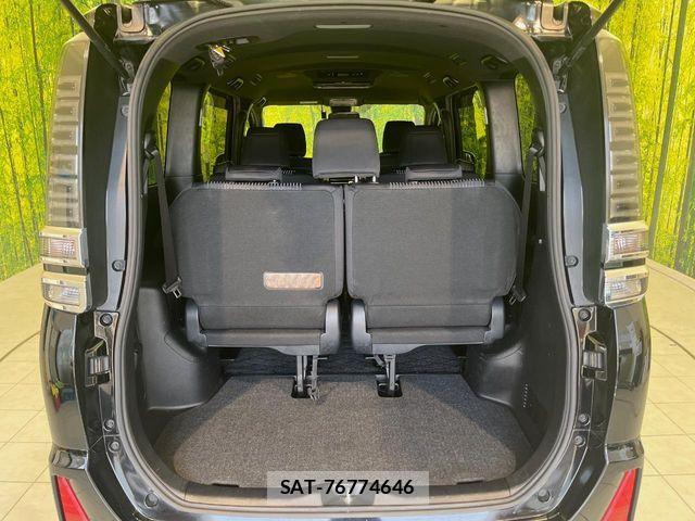 Toyota VOXY 2018-05 7331057-10