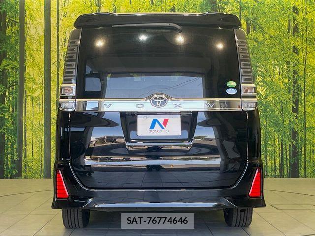 Toyota VOXY 2018-05 7331057-15