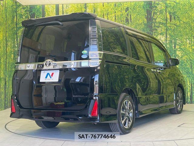 Toyota VOXY 2018-05 7331057-17