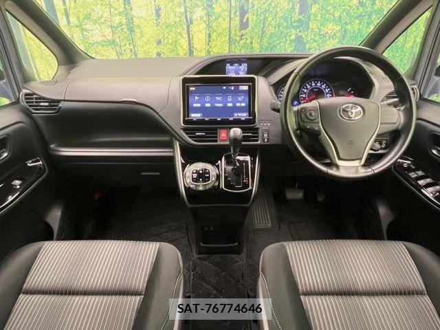 Toyota VOXY 2018-05 7331057-1