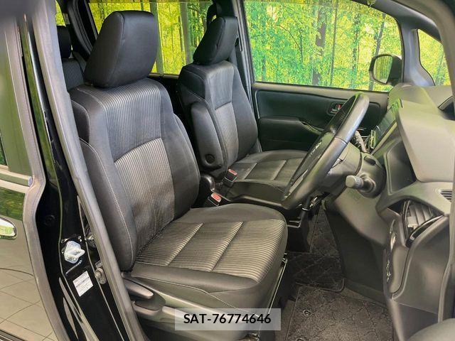 Toyota VOXY 2018-05 7331057-7