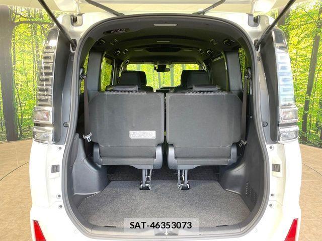 Toyota VOXY 2018-06 7331051-10