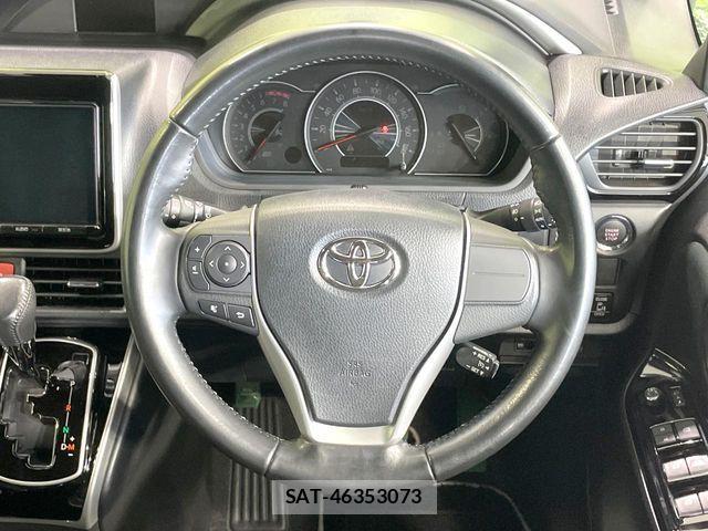 Toyota VOXY 2018-06 7331051-11