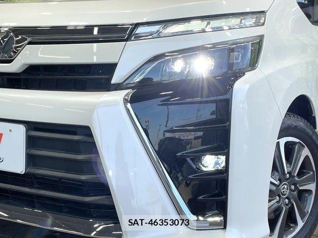 Toyota VOXY 2018-06 7331051-12