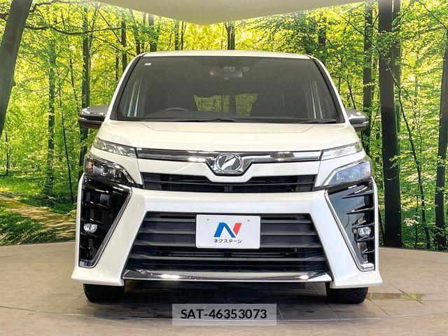 Toyota VOXY 2018-06 7331051-14