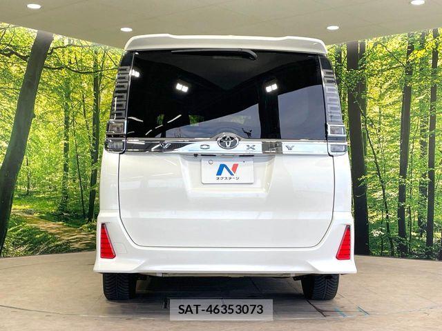 Toyota VOXY 2018-06 7331051-15