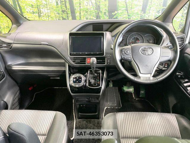 Toyota VOXY 2018-06 7331051-1