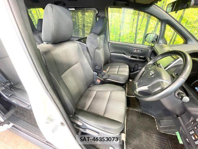 Toyota VOXY 2018-06 7331051-7