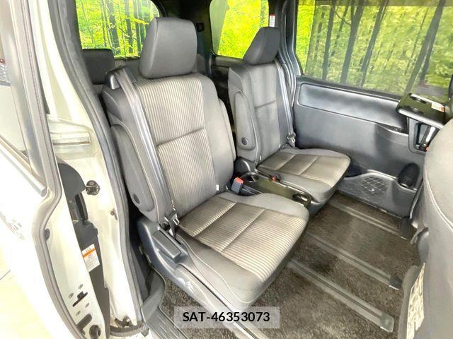 Toyota VOXY 2018-06 7331051-8