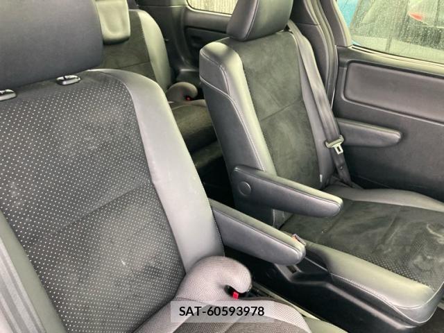 Toyota VOXY 2021-08 7331039-11