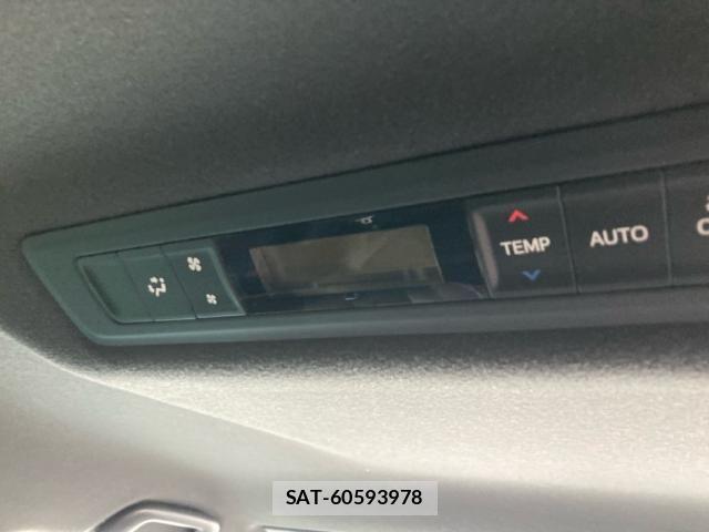 Toyota VOXY 2021-08 7331039-13