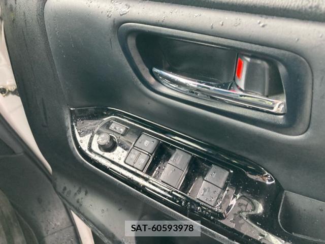 Toyota VOXY 2021-08 7331039-14