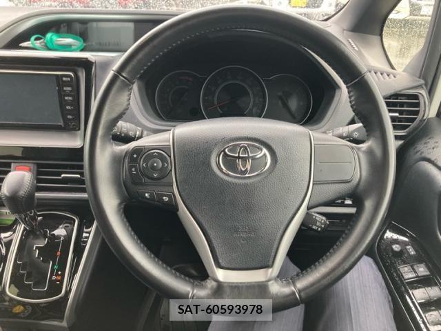 Toyota VOXY 2021-08 7331039-16