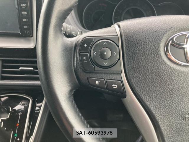 Toyota VOXY 2021-08 7331039-17