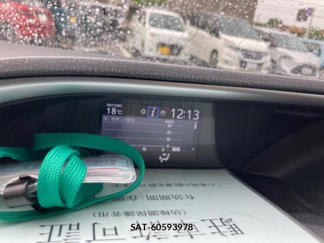 Toyota VOXY 2021-08 7331039-22