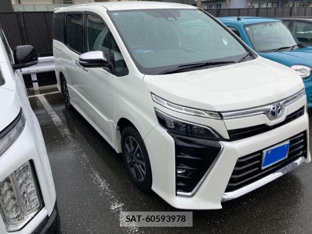 Toyota VOXY 2021-08 7331039-2