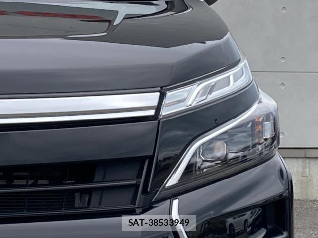 Toyota VOXY 2021-08 7331033-10