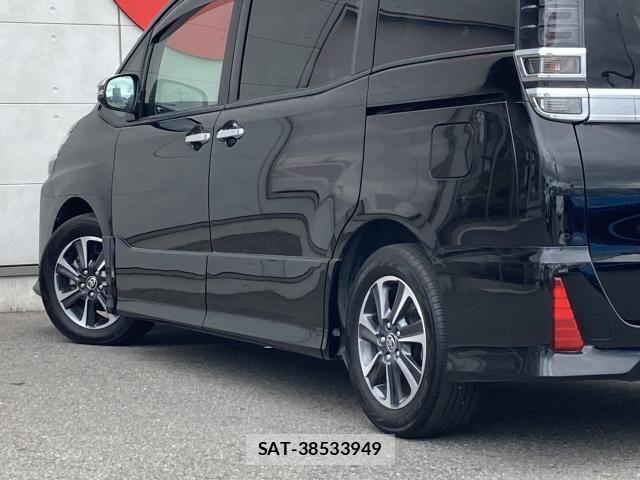 Toyota VOXY 2021-08 7331033-16