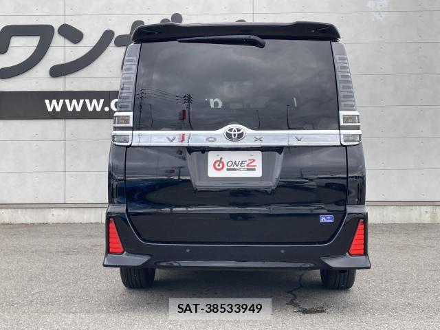 Toyota VOXY 2021-08 7331033-18