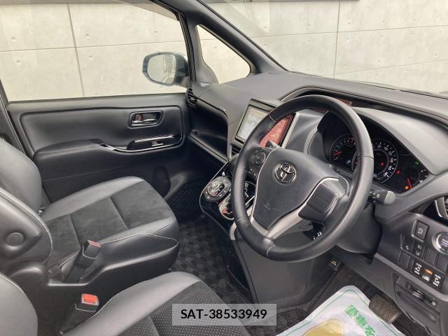 Toyota VOXY 2021-08 7331033-21