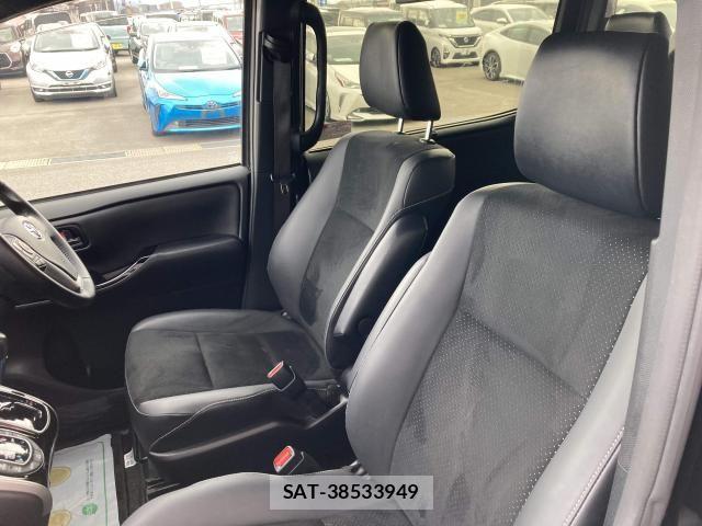 Toyota VOXY 2021-08 7331033-26