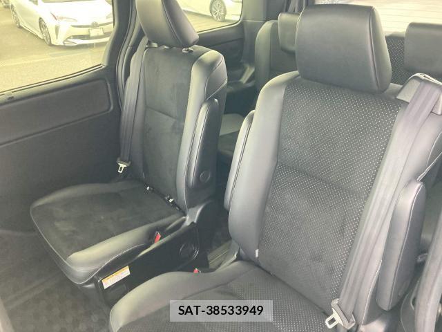 Toyota VOXY 2021-08 7331033-27