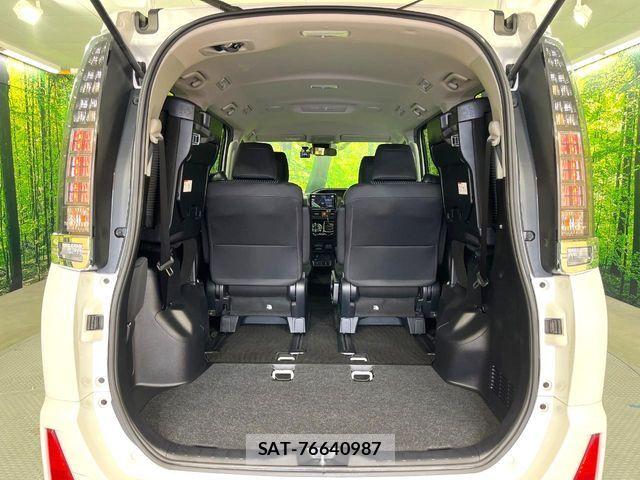 Toyota VOXY 2017-03 7331061-10