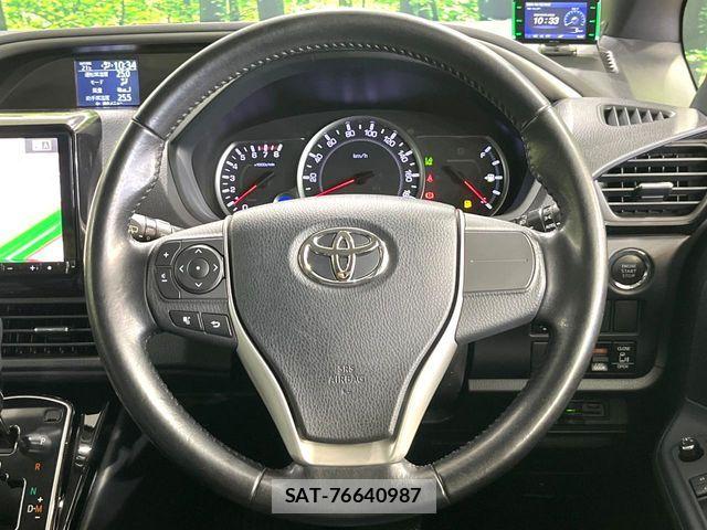 Toyota VOXY 2017-03 7331061-11