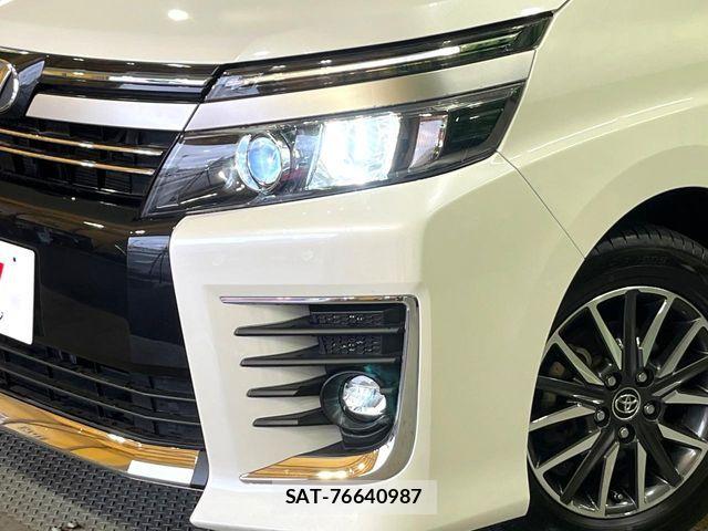 Toyota VOXY 2017-03 7331061-12