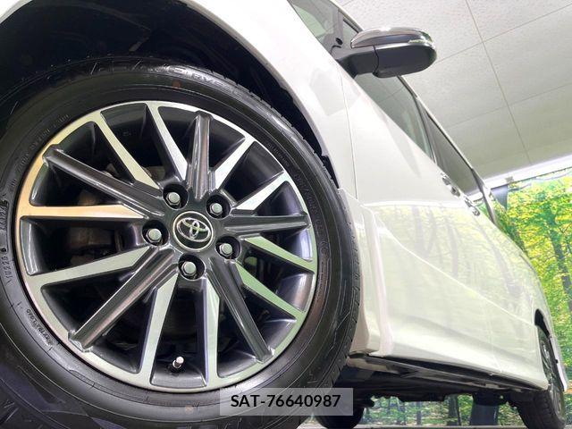 Toyota VOXY 2017-03 7331061-13