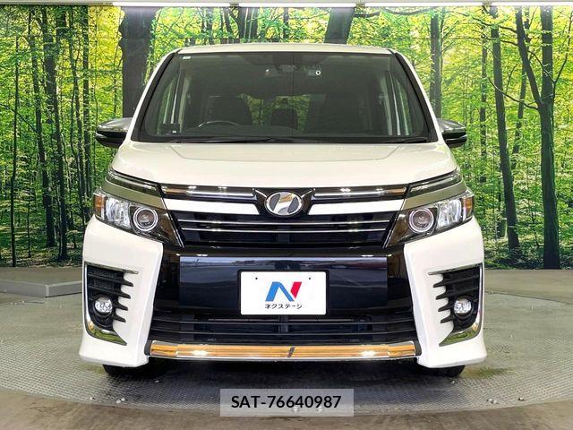 Toyota VOXY 2017-03 7331061-14