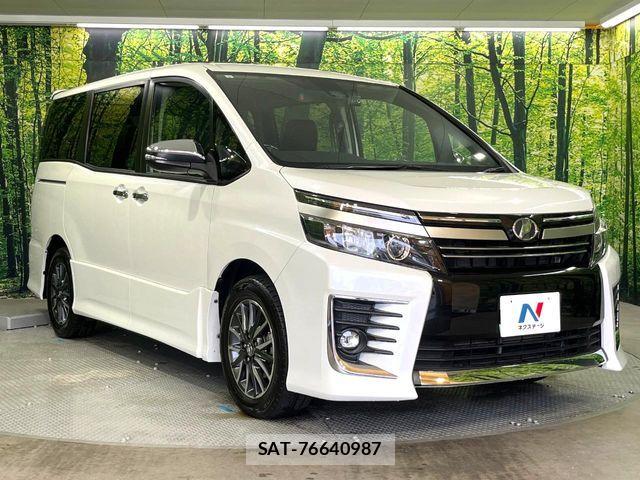 Toyota VOXY 2017-03 7331061-16