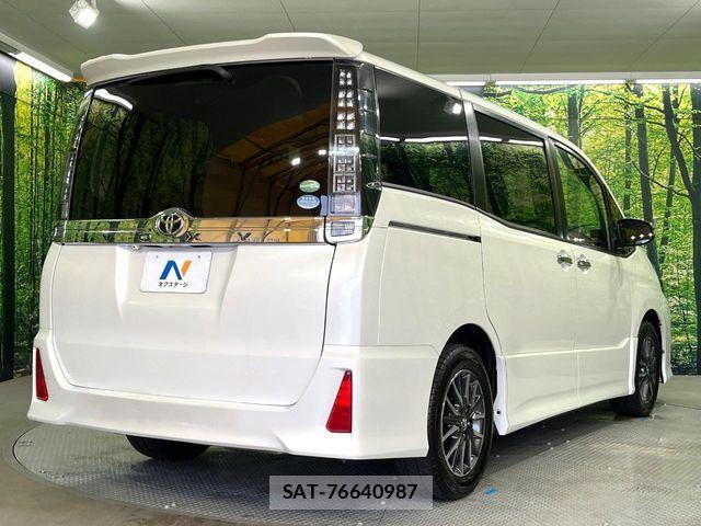 Toyota VOXY 2017-03 7331061-17