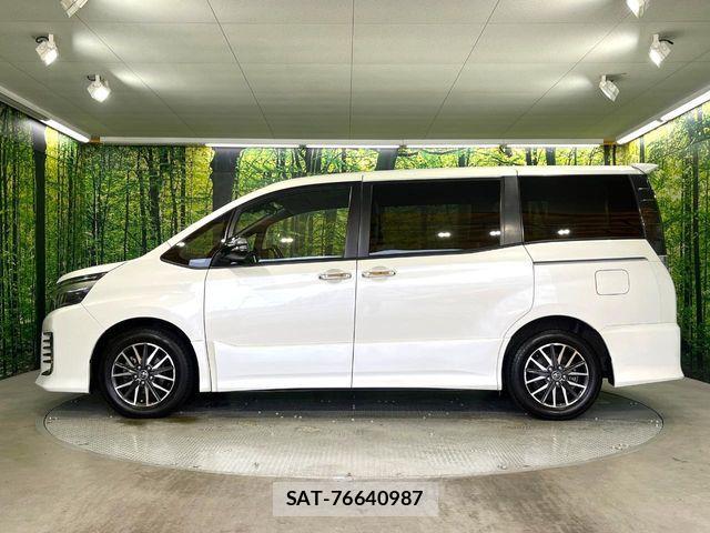 Toyota VOXY 2017-03 7331061-18