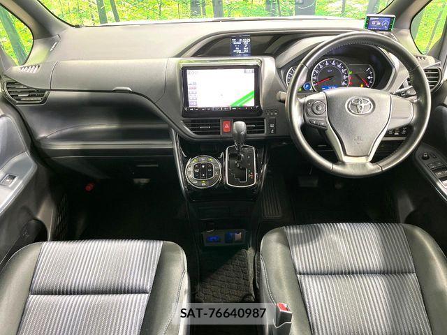 Toyota VOXY 2017-03 7331061-1